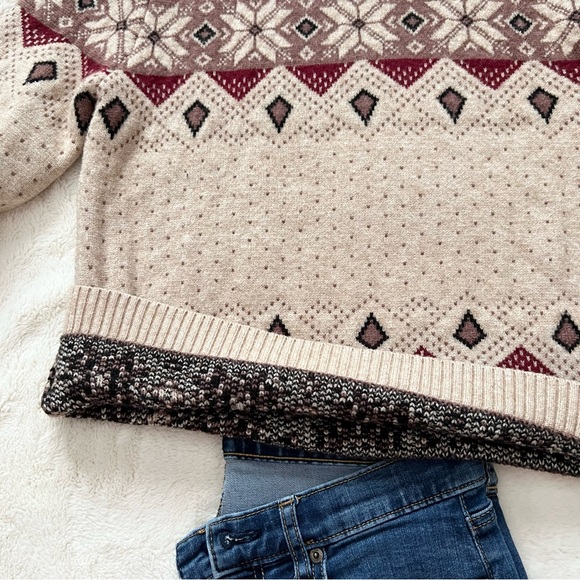 Vintage Snowflake Sweater - Picture 3 of 3